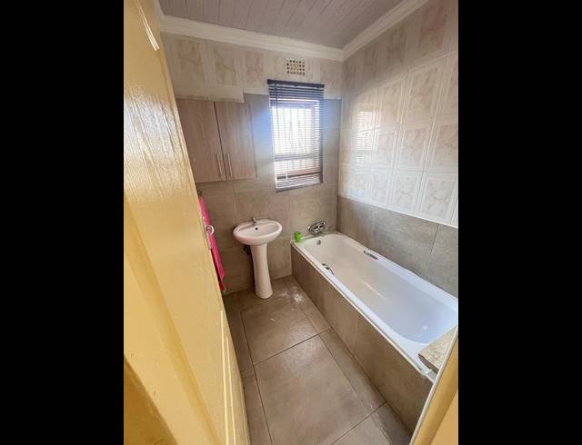 3 BEDROOM PROPERTY TO RENT IN EIKENHOF